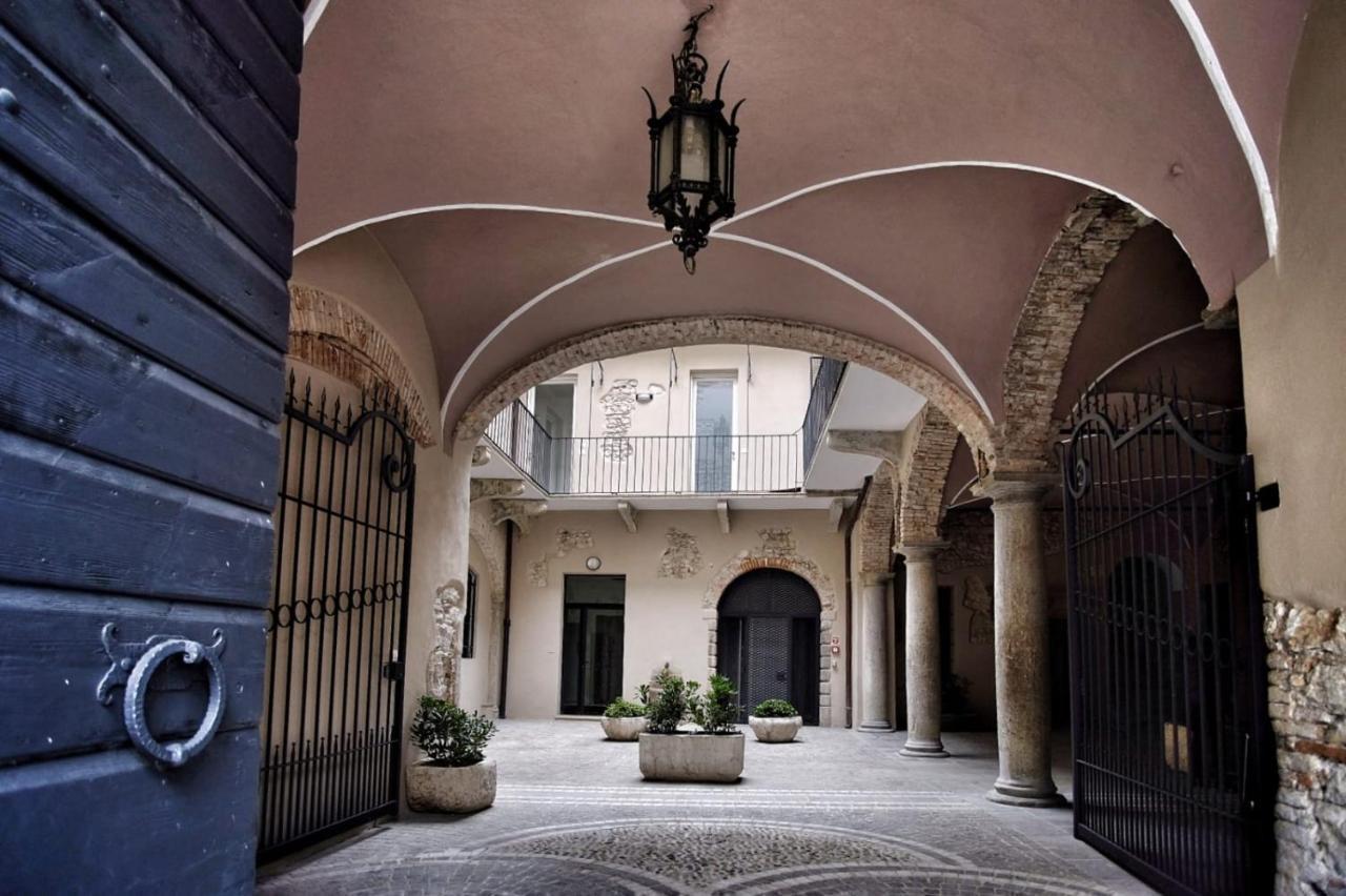 Corte Trento Desenzano del Garda Luaran gambar